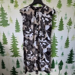 En Focus Studio Floral Dress.